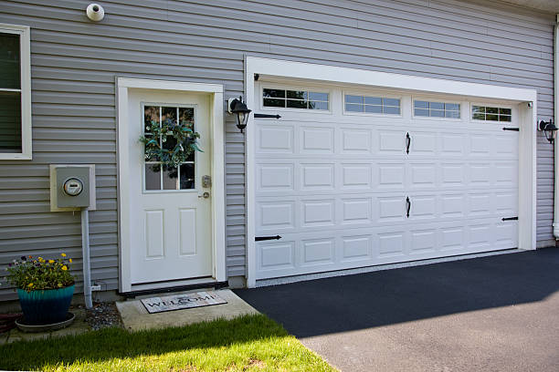 24/7 Emergency Garage Door Panel Replacement experts in Englewood, FL